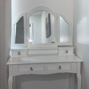 vanity with mirror